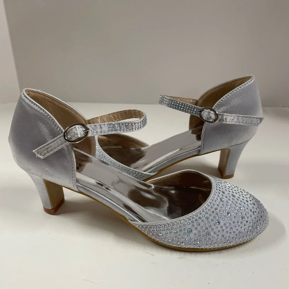 Badgley Mischka Silver Beaded Fabric Closed Toe Ankle Strap Heels Big Girls Sz 5